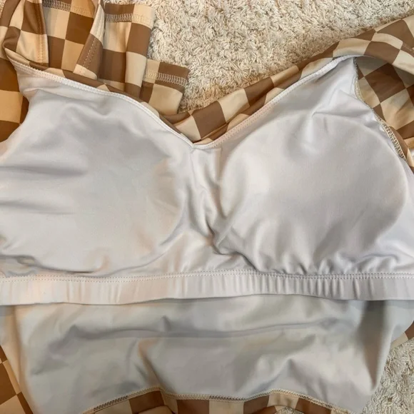 Pink lily 2 piece workout set - Picture 7 of 9